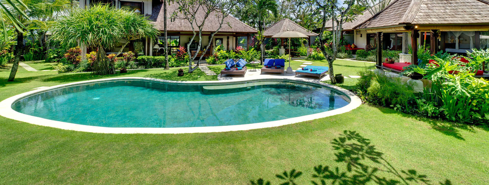 Villa Kakatua - Villa, pool and gardens